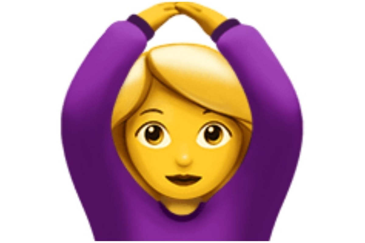 Emoji de una mujer con los brazos en la cabeza