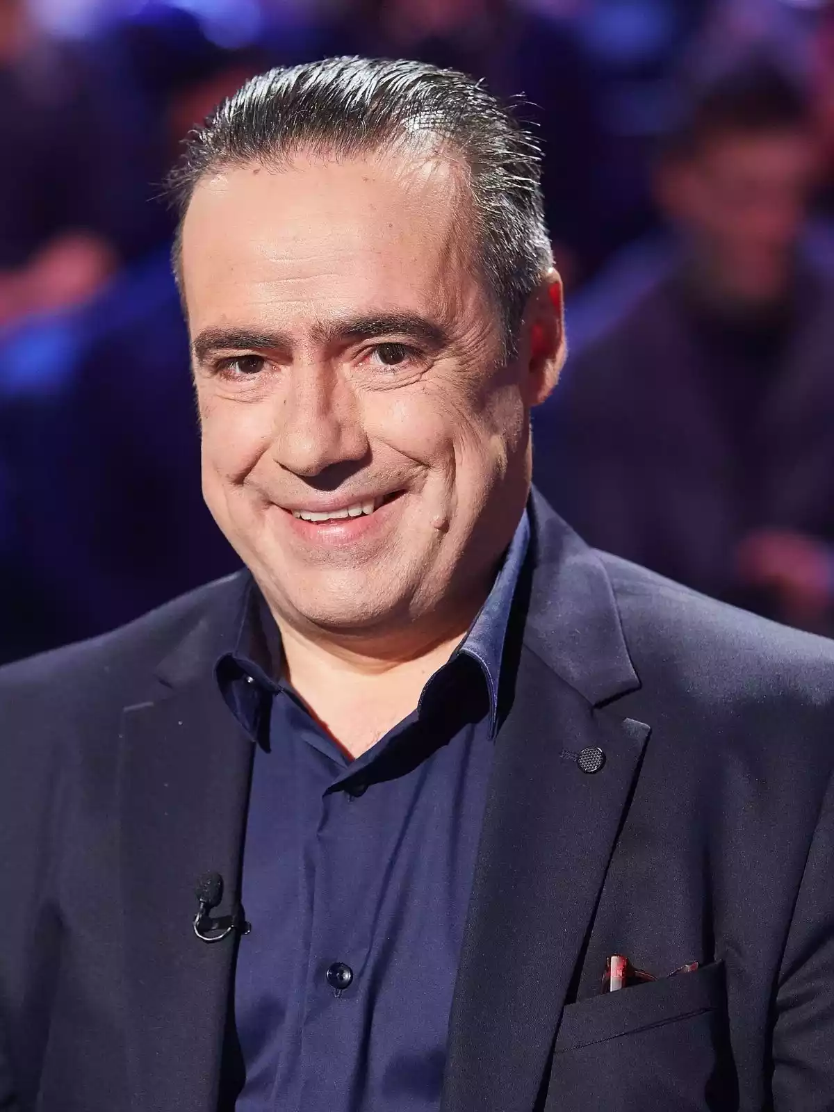 Enrique Chicote en '¿Quien quiere ser millonario?' con traje, camisa y una sonrisa Enrique Chicote en '¿Quien quiere ser millonario?' con traje, camisa y una sonrisa
