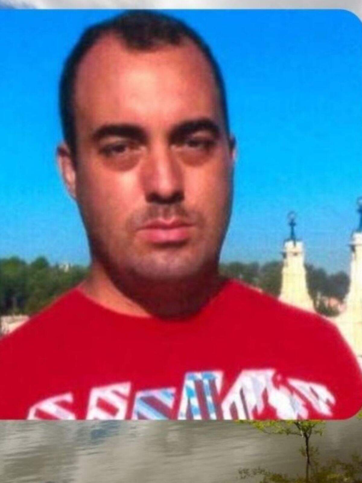 Montaje de Félix el desaparecido con el lago donde apareció su cuerpo Montaje de Félix el desaparecido con el lago donde apareció su cuerpo