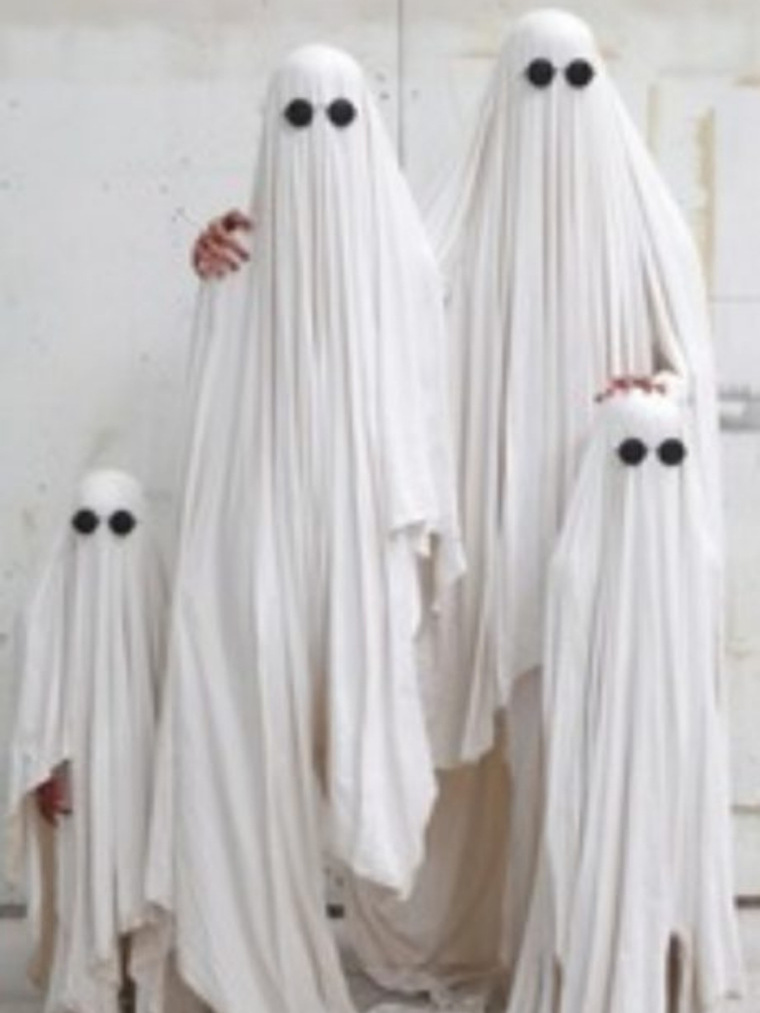 Imagen de disfraces caseros de cuatro fantasmas