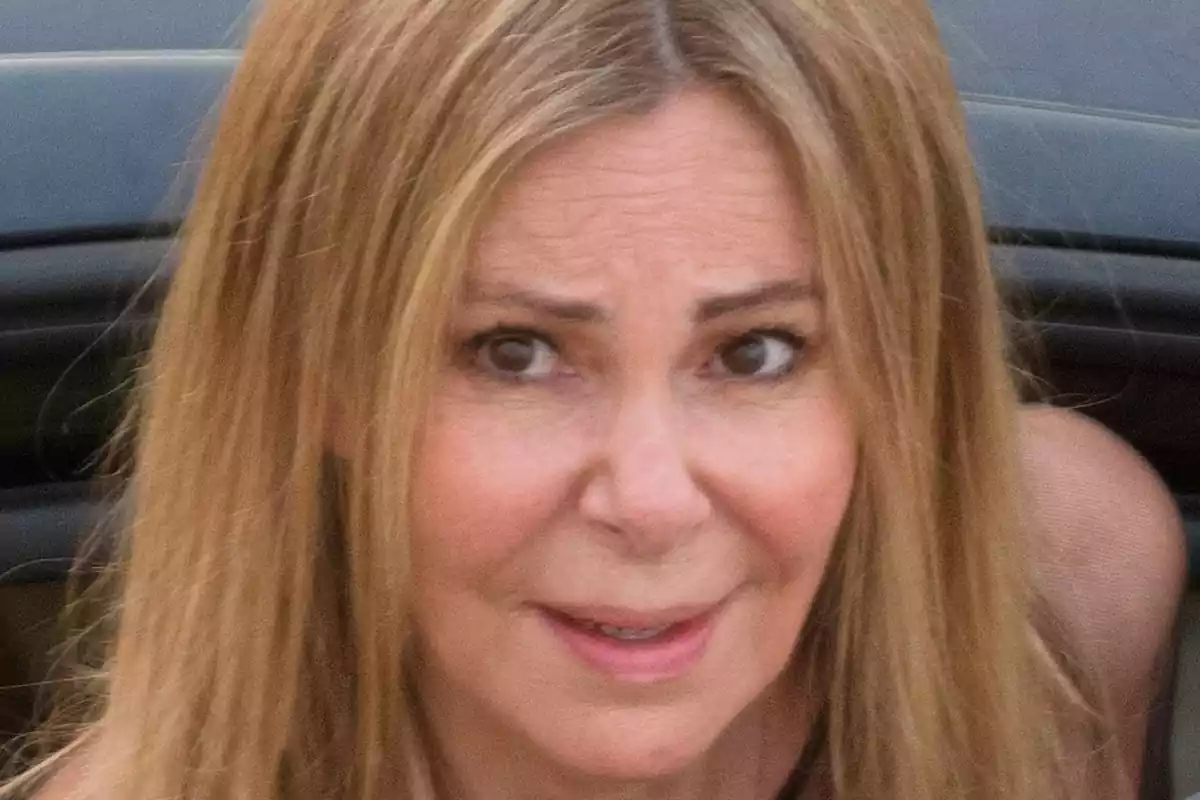 Primer plano de Ana Obregón con rostro serio Primer plano de Ana Obregón con rostro serio