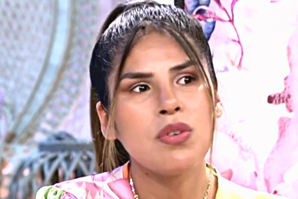 Isa Pantoja en telecinco plano medio Isa Pantoja en telecinco plano medio