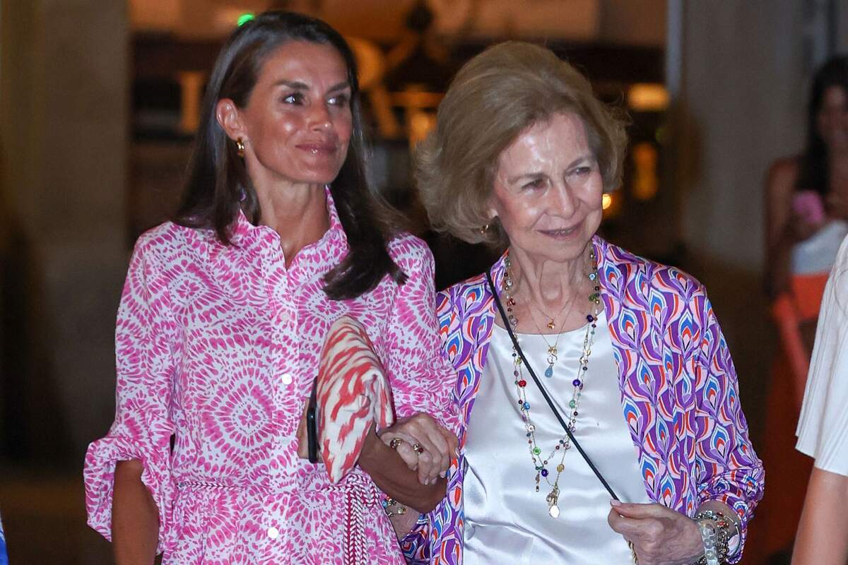 La Reina Letizia y la Reina Sofía paseando por Mallorca