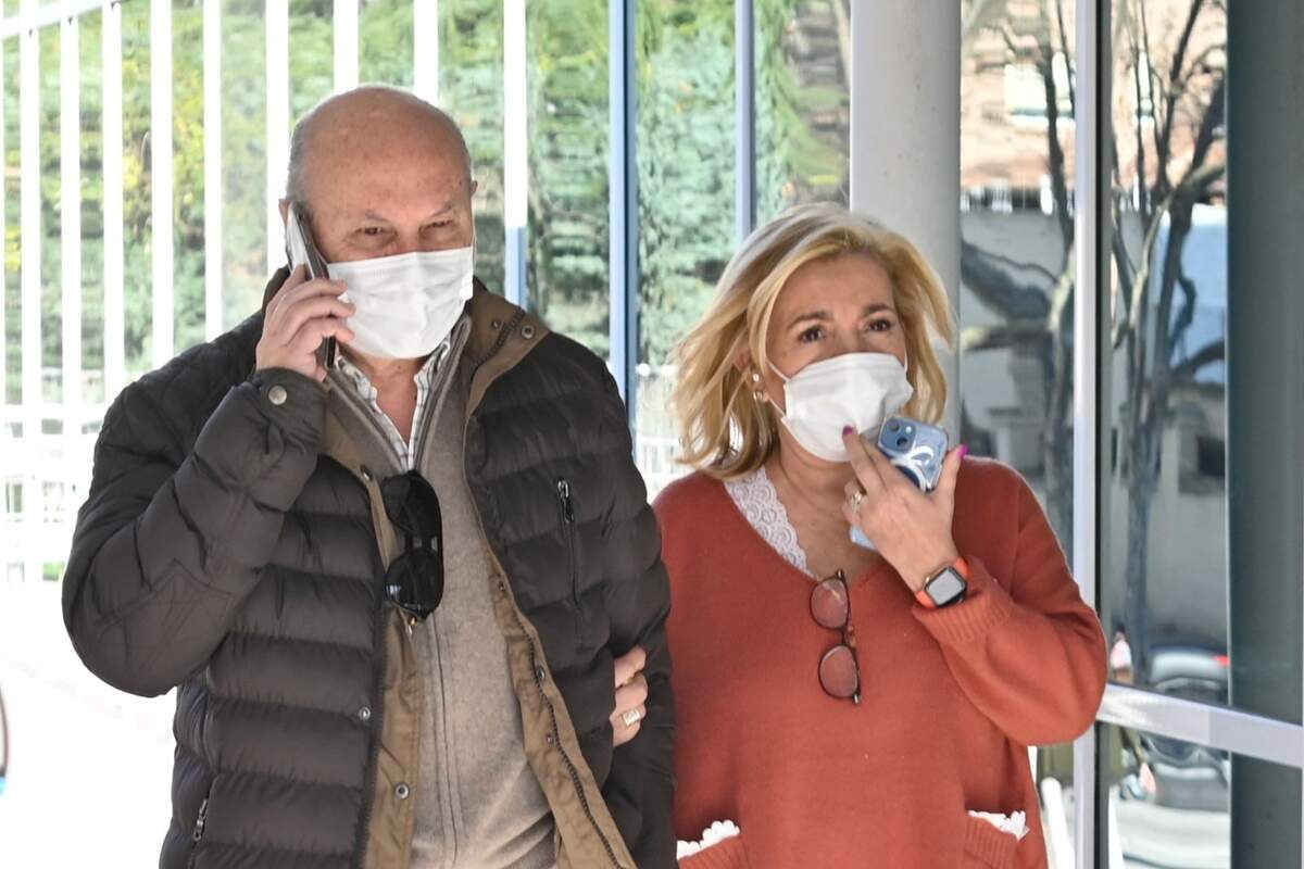 Carmen Borrego y José Carlos Bernal acuden al hospital a ver a María Teresa Campos