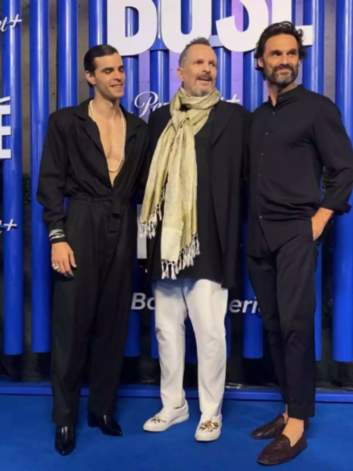 Miguel Bosé en la alfombra de la premier de su bioserie Miguel Bosé en la alfombra de la premier de su bioserie