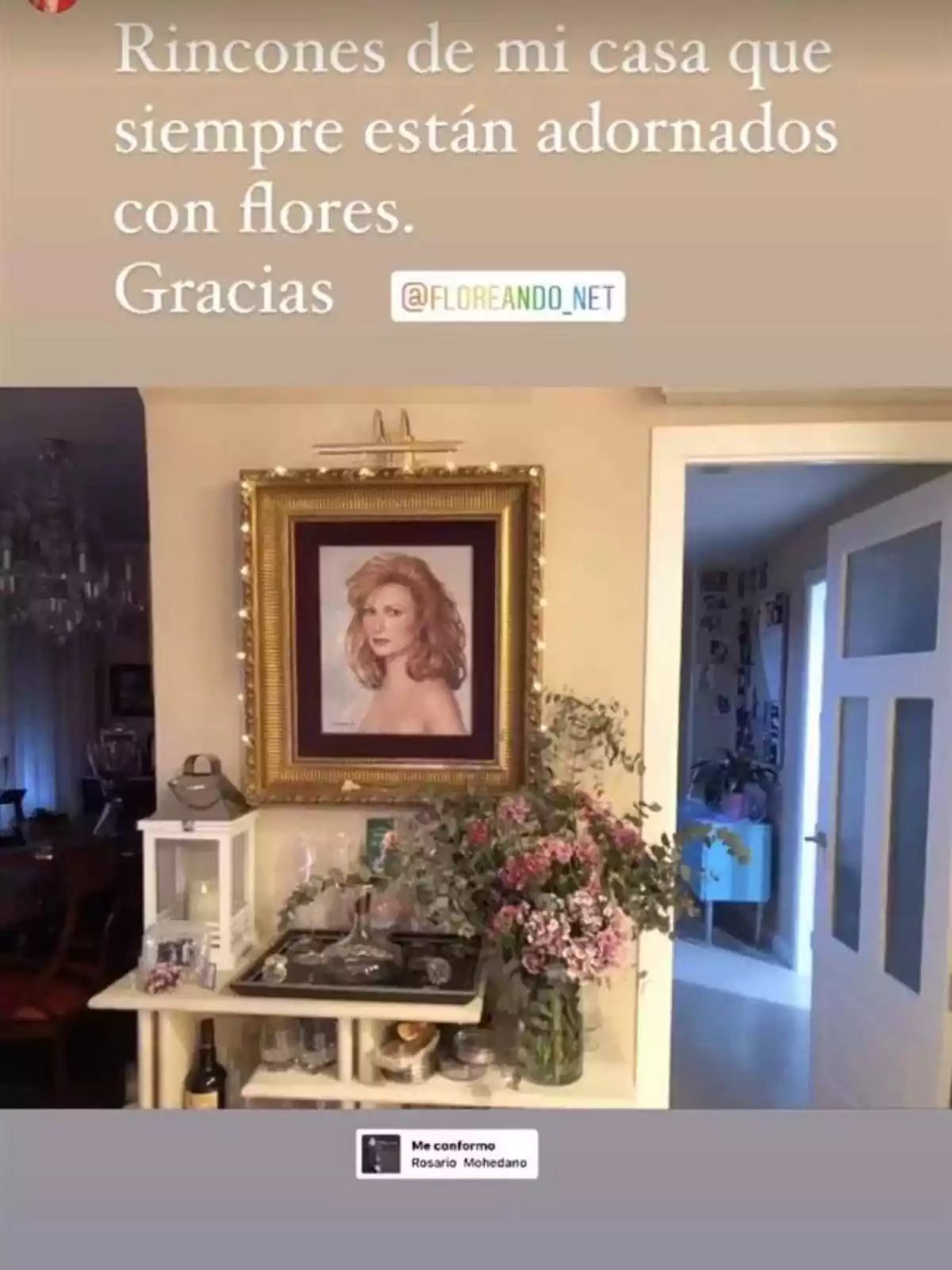 Rosa Benito con un cuadro de Rocío Jurado Rosa Benito con un cuadro de Rocío Jurado