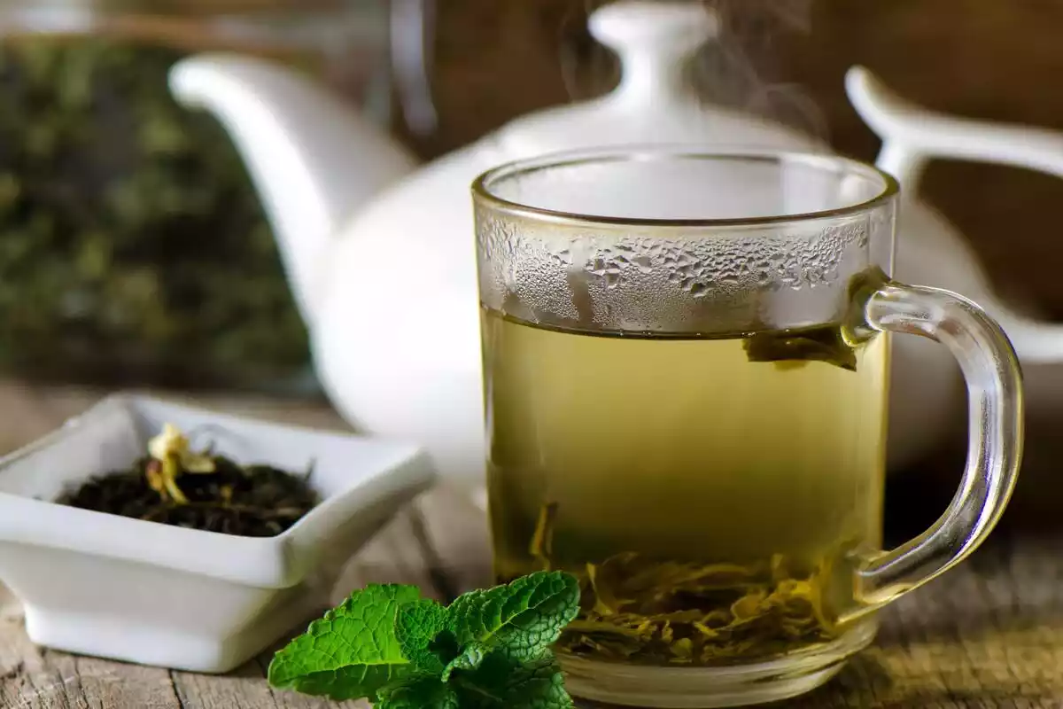 Los nutrientes saludables del té verde ayudan a cuidar el cerebro.