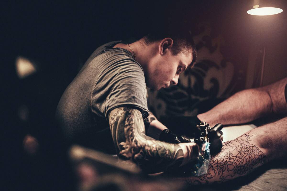 Cómo curar y cuidar un tatuaje?