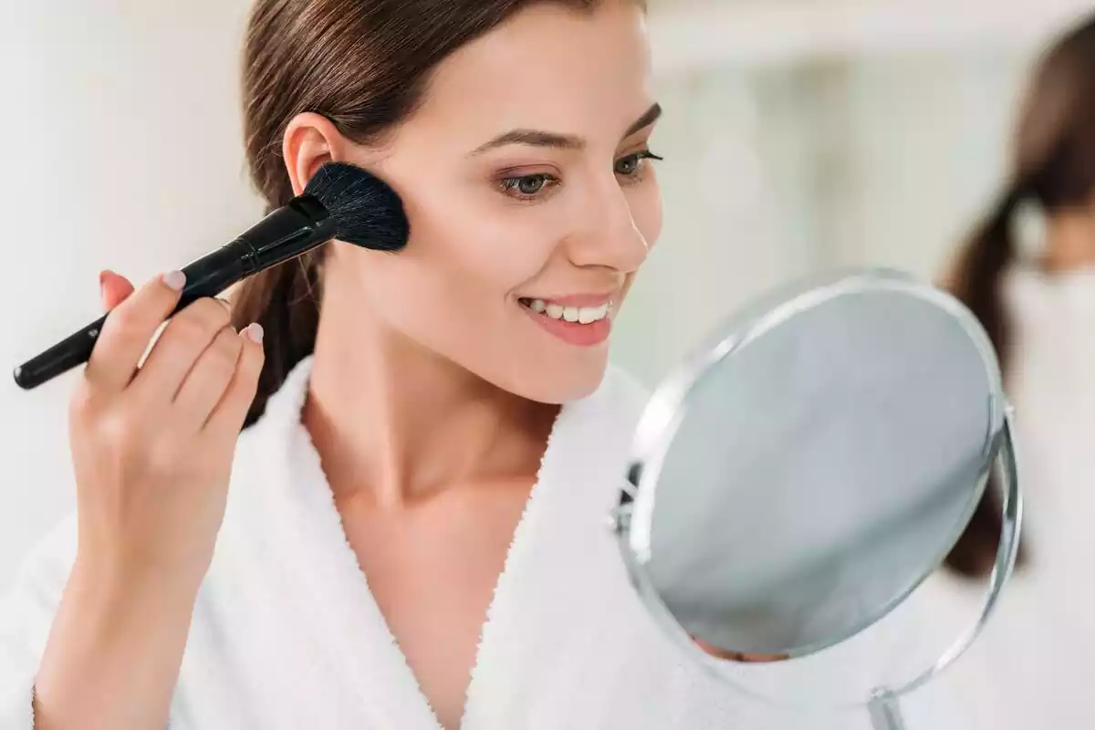 La OCU alerta de los 3 cosméticos vendidos en España que debes evitar a toda costa La OCU alerta de los 3 cosméticos vendidos en España que debes evitar a toda costa
