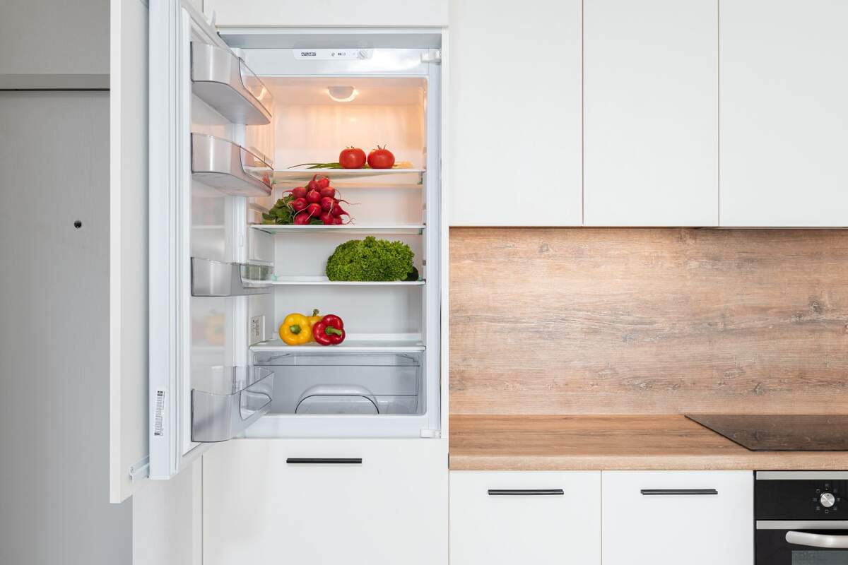 En verdad los imanes en el refrigerador aumentan el consumo de