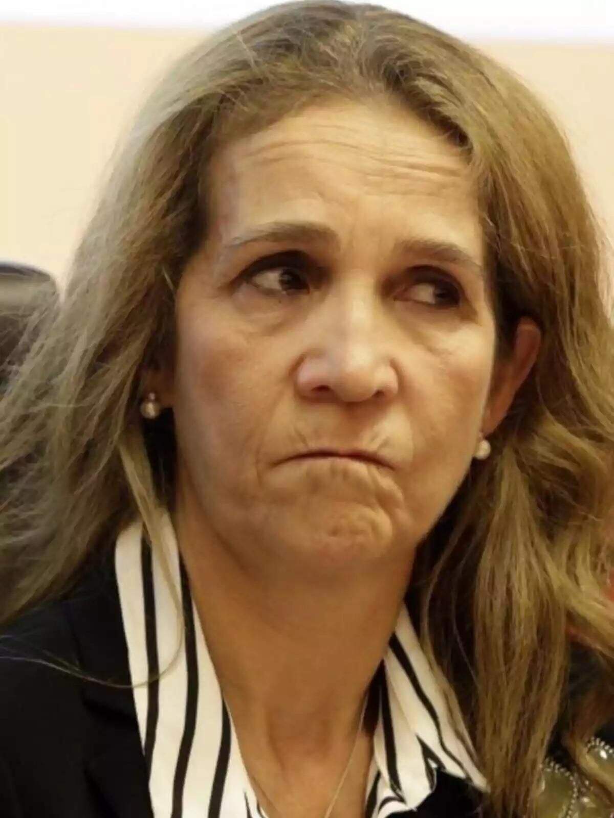 La Infanta Elena con rostro enfadado La Infanta Elena con rostro enfadado