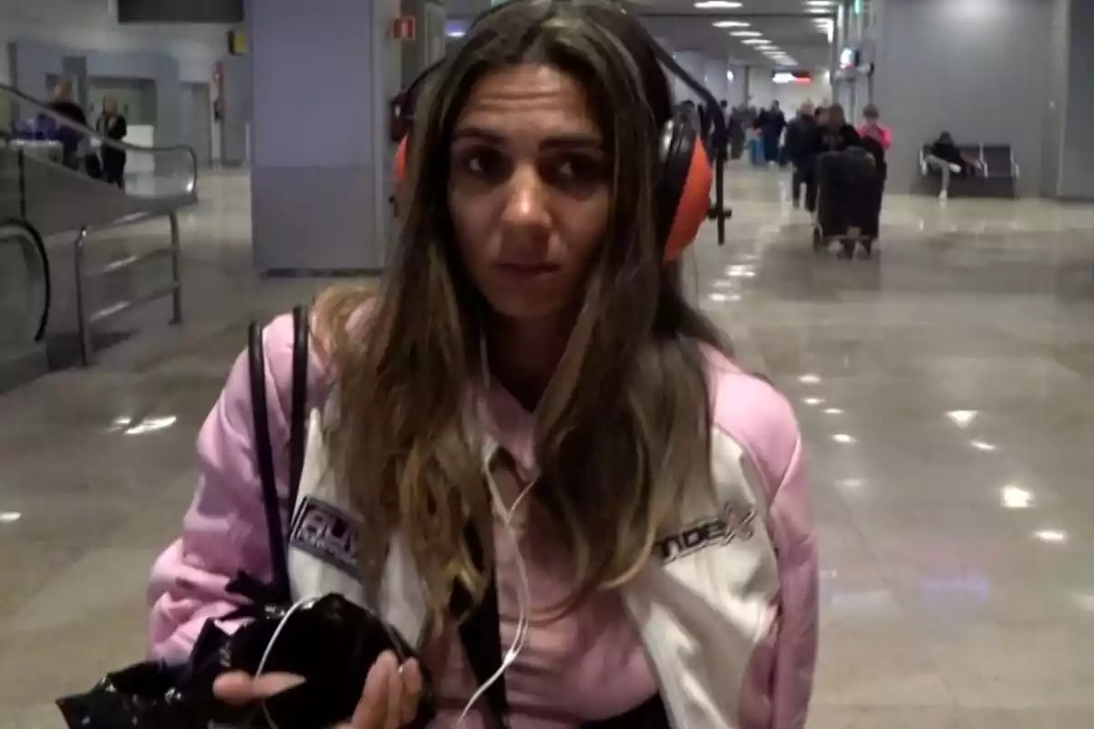 Gema Aldón en el aeropuerto Gema Aldón en el aeropuerto