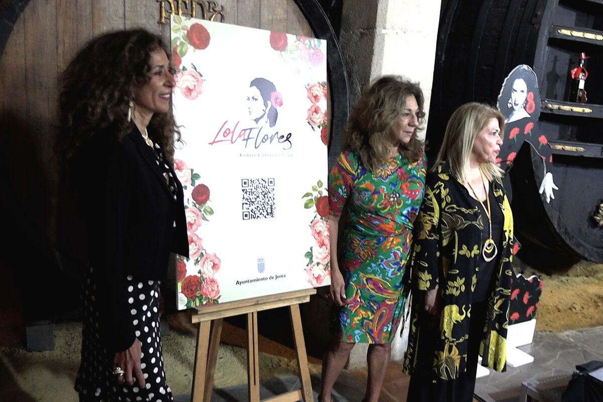 Rosario Flores, Lolita Flores y Mamen Sánchez en la inauguración del museo de Lola Flores el 30 de marzo de 2023