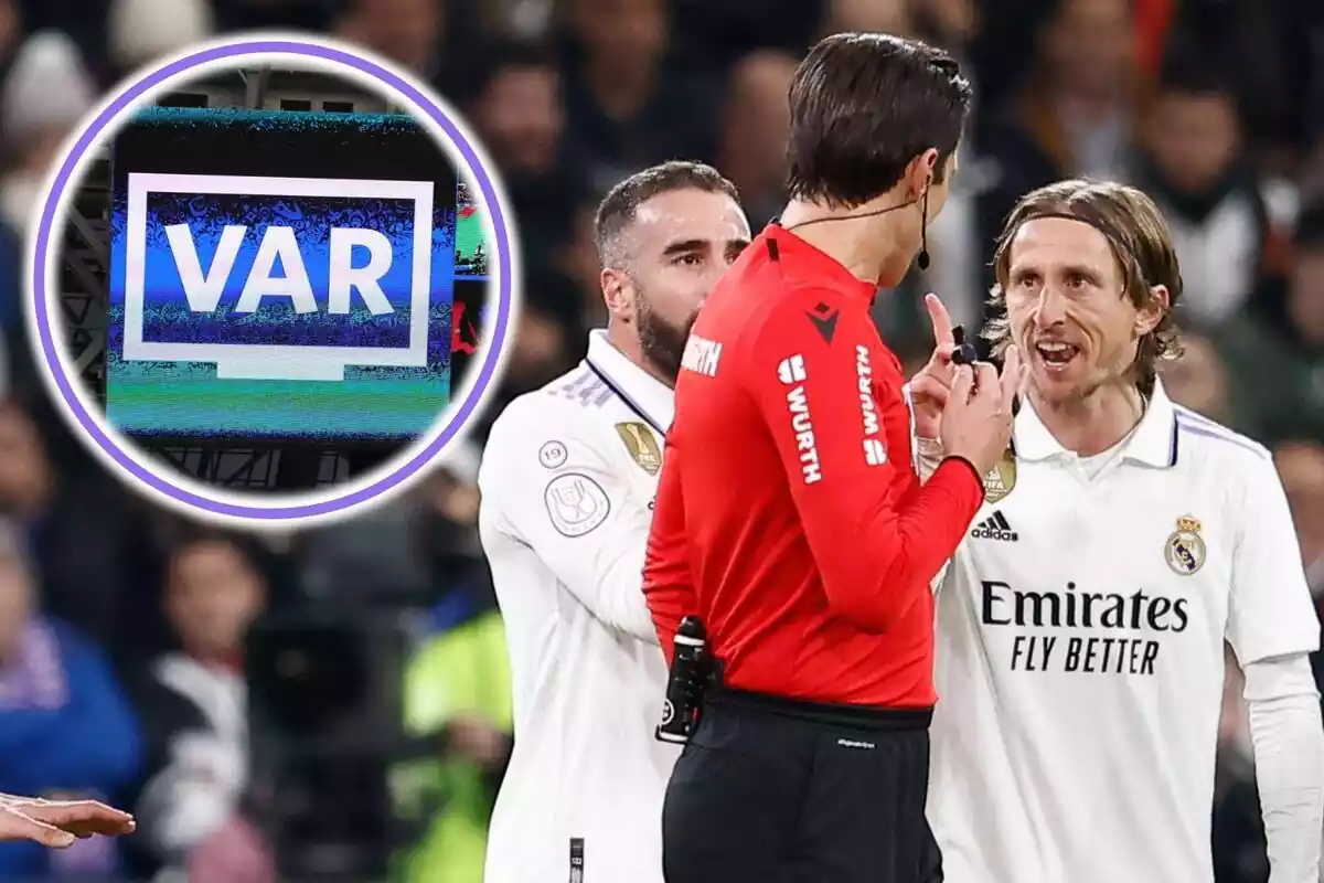 Modric protesta al árbitro del partido Modric protesta al árbitro del partido