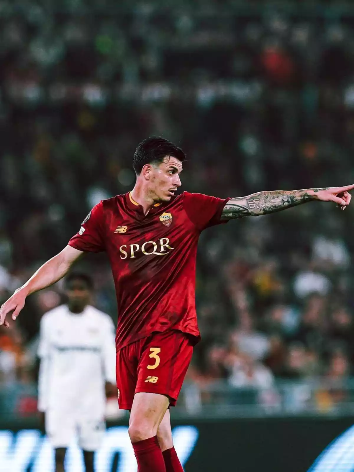Roger Ibañez en un partido de la Roma Roger Ibañez en un partido de la Roma