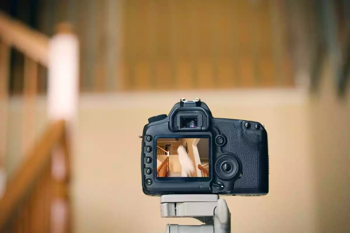 Cámara grabando un fantasma Cámara grabando un fantasma