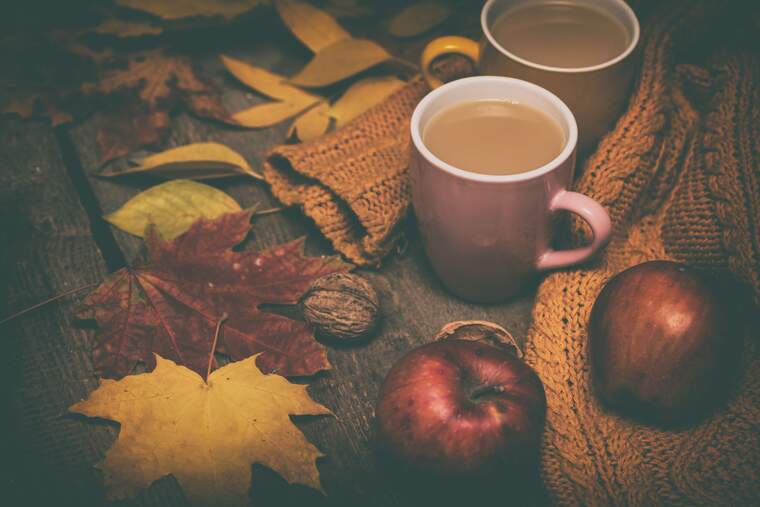 Autumnal decorations, leaves, tea and apples