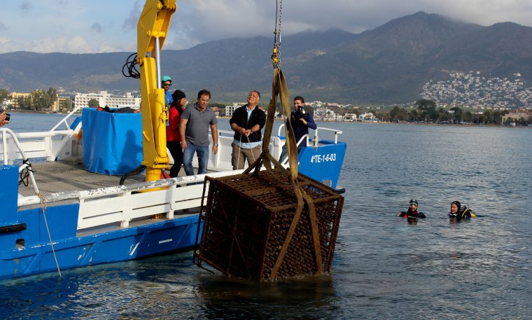 El 2009, l'establiment va submergir diverses ampolles de vi al fons marí de Cala Jóncols