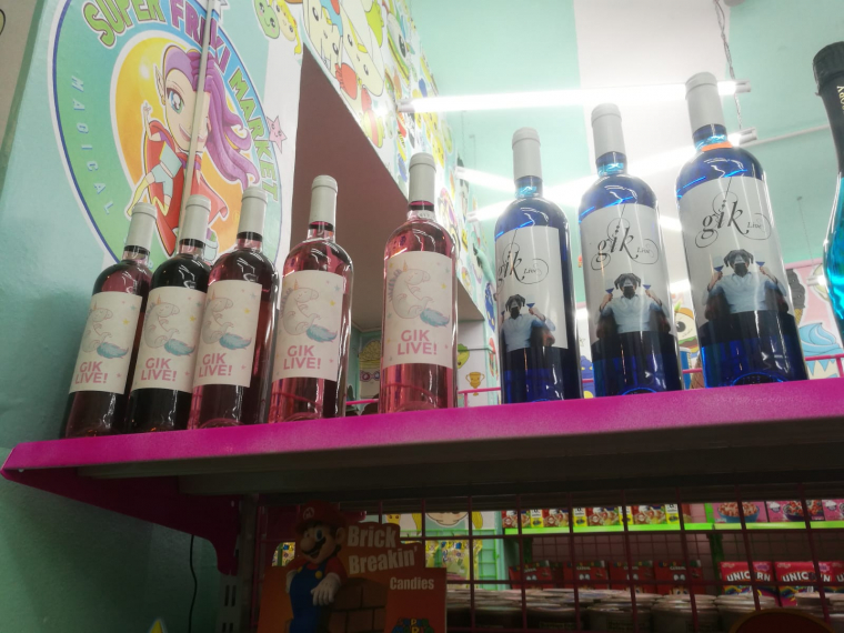 Els 'vins roses i blaus' del Super Friki Market de les Galeries Maldà de Barcelona