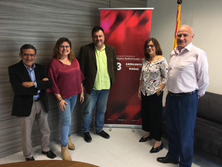 El consell de govern de la CCMA,  Armand Querol, Rita Marzoa, Núria Llorach i Antoni Pemán amb l'editor de Vadevi Salvador Cot