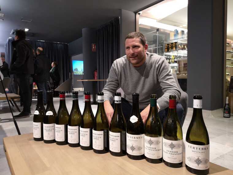 Dominik Huber amb els seus vins de la DO Montsant i de la DOQ Priorat