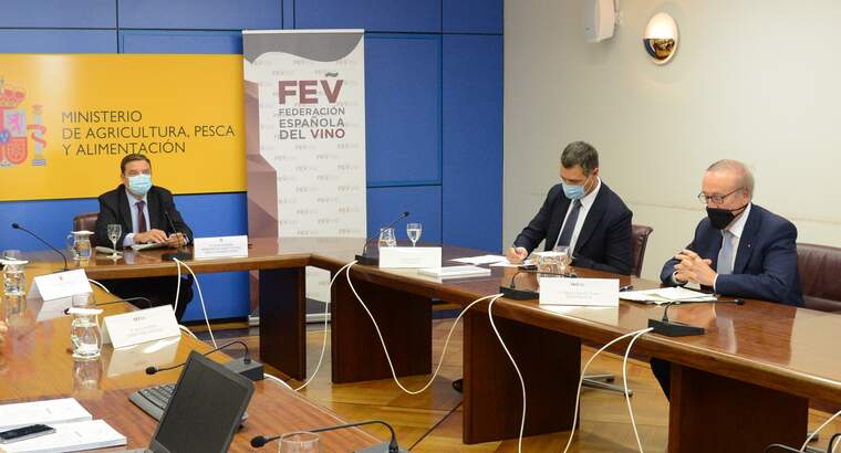 Miquel A. Torres en la seva última reunió com a president de la FEV