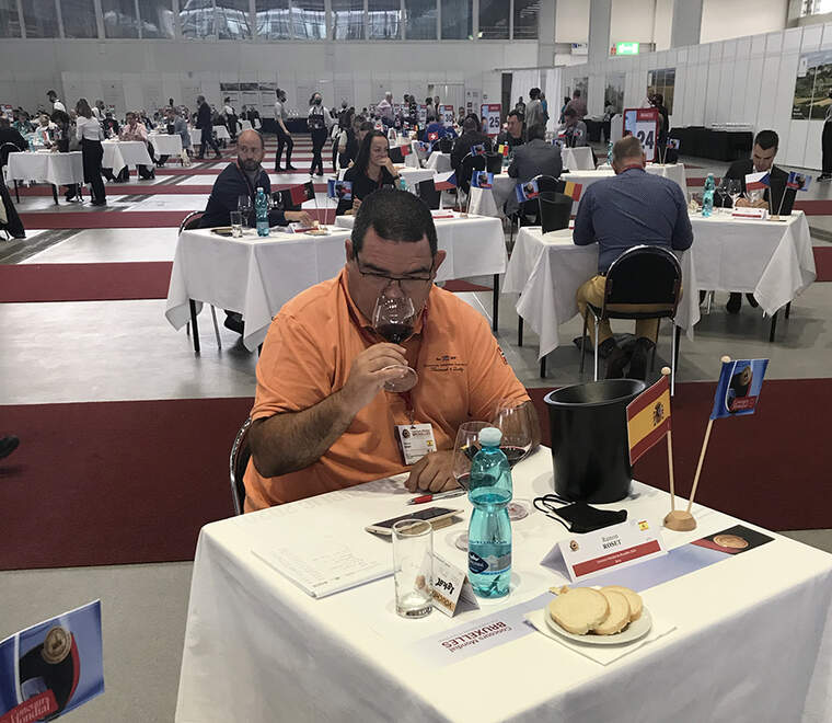 Ramon Roset, Cap de Redacció de Vadevi, tastant al CMB 2020