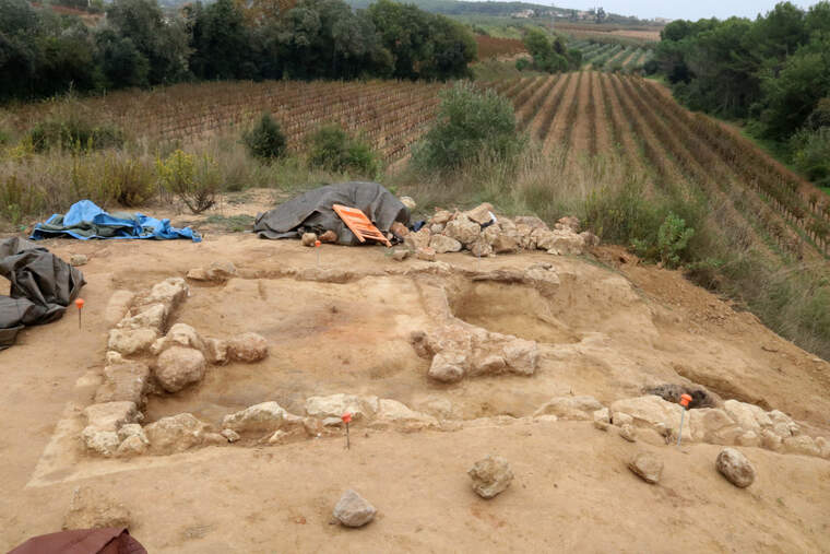 Un dels recintes excavats al jaciment Font de la Canya