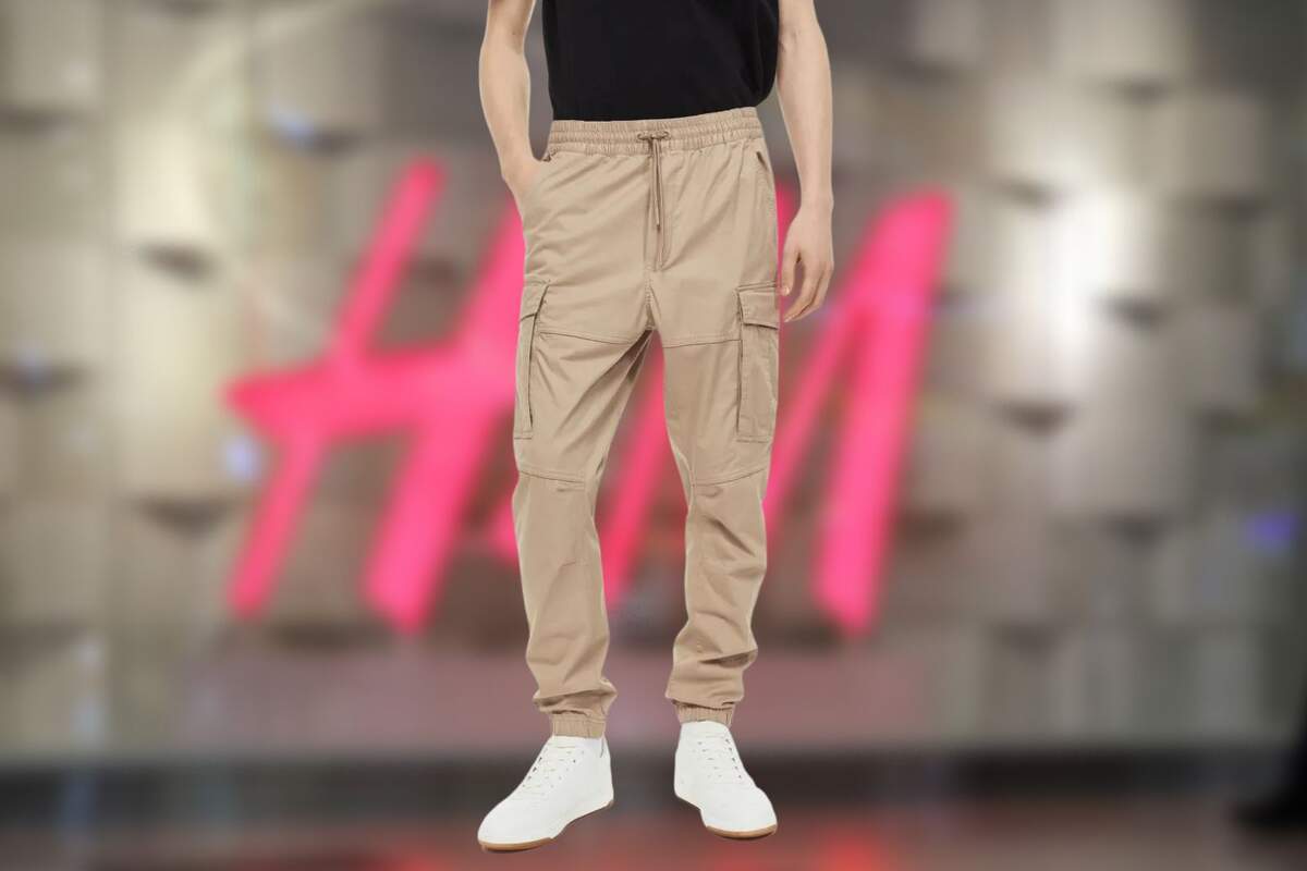 El pantalón cargo de hombre más fácil de combinar de H&M: en colores diferentes