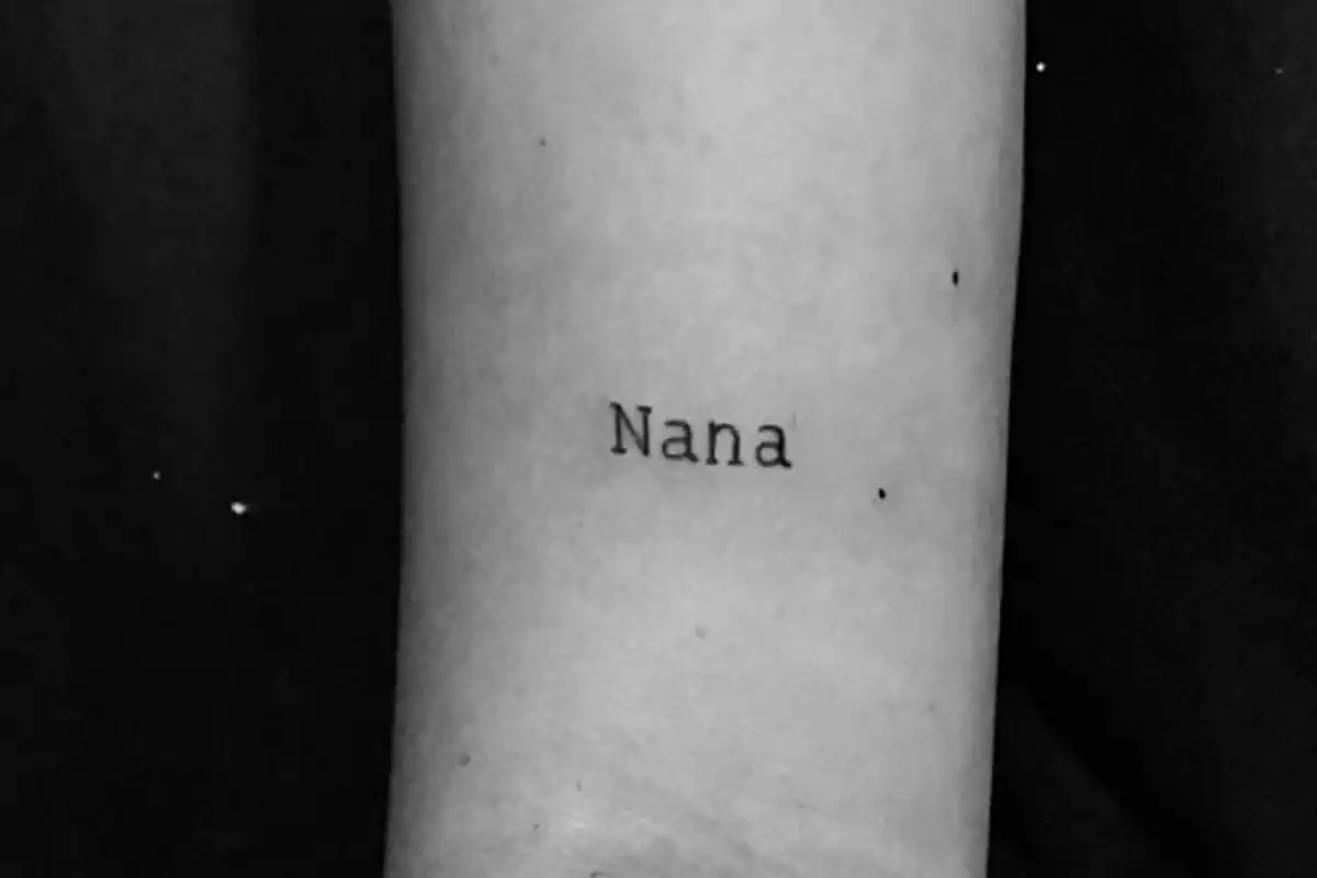 Diseño muy básico de nombre Nana para tatuar en el brazo Diseño muy básico de nombre Nana para tatuar en el brazo