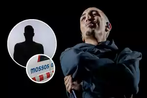 Hombre con expresión desafiante en primer plano sobre fondo negro con dos círculos superpuestos que muestran la silueta de una persona y parte de un coche de policía con la palabra mossos