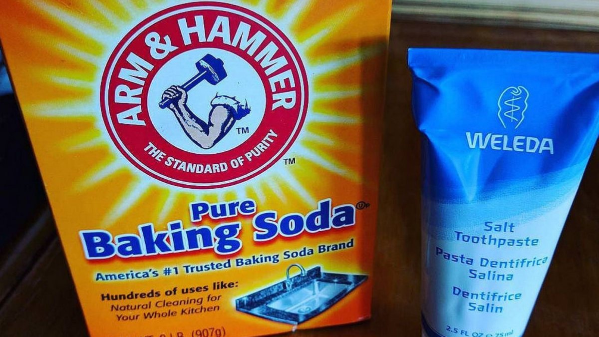 can you use baking soda to brush dogs teeth