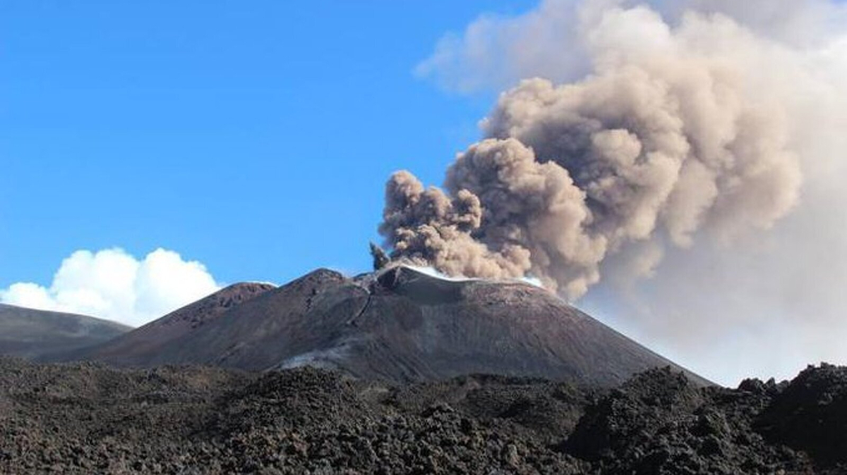 Nueva erupción del Etna el volcán activo más alto de Europa